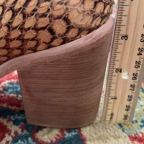 Wal & Pai Wade Pump in Burt Reptile - Picture 16 of 16